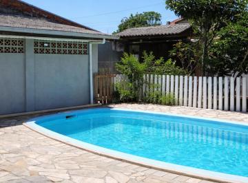 Casa de 2 quartos, Matinhos · Casa com piscina e pátio interno | Balneário Solimar | aprox. 5 quadras do mar