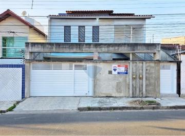 Casa · 240m² · 6 Quartos · 2 Vagas · Casa com 6 quartos à Venda no Bairro Santa Cruz