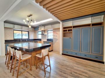 Casa · 350m² · 4 Quartos · 8 Vagas · Casa de Luxo no Novo Horizonte: 4 Quartos, Piscina aquecida!