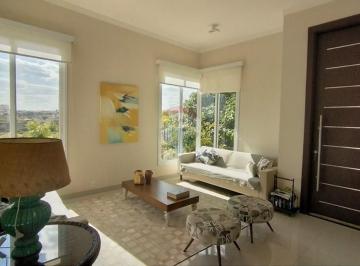 Casa · 335m² · 4 Quartos · 4 Vagas · Casa em Condomínio com 4 Suítes e Piscina para Locação no Swiss Park