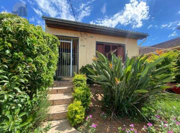 Casa · 130m² · 3 Quartos · 3 Vagas · Casa 3 dormitórios com amplo terreno
