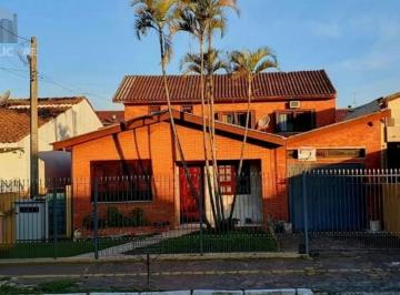 Casa · 173m² · 5 Quartos · 3 Vagas · Casa com 5 quartos, piscina e 3 vagas de garagem em Canoas.