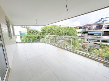 Varanda · Apartamento Amplo à Venda no Recreio dos Bandeirantes