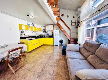 Casa · 1 Quarto ·
Sala comercial com apartamento