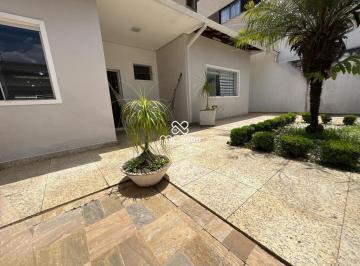 Casa · 230m² · 4 Quartos · 4 Vagas · Casa Plana Ampla e Funcional no Bairro Filadélfia | 4 Vagas e Área Externa