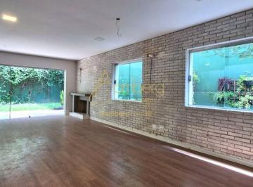 Casa · 300m² · 4 Quartos · 2 Vagas · OPORTUNIDADE!! Condomínio fechado  4 quartos, espaço e muito verde!