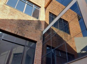 0c9b7dc509f4183f44d0d92e92815b8668f4ce14 · Magnífica casa de 1035 metros de construção, com maravilhoso projeto arquitetônico