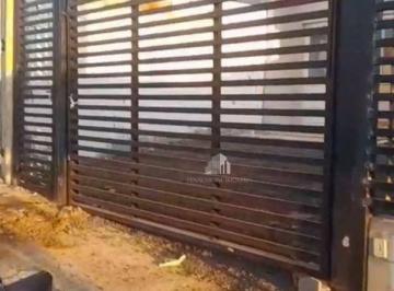 3516960335e33aa7a3e20e080755812c98eda870 · Casa com 2 Quartos e 1 banheiro à Venda, 60 m² por R$ 330.000,00