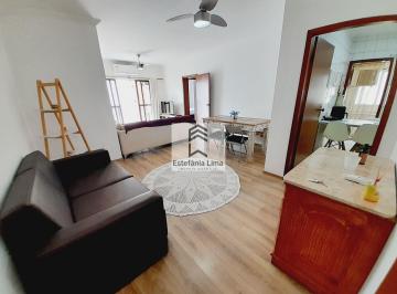 Apartamento · 80m² · 2 Quartos · 1 Vaga · Apartamento Reformado no Tombo – Localização Privilegiada a 100 Metros da Praia