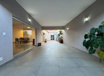 img0 · Casa para venda em Centro com 3 quartos, sendo 3 suítes , 266m²