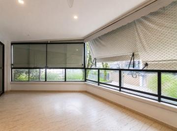 Apartamento de 3 quartos, Rio de Janeiro · Amplo apartamento à venda junto ao coração da Barra. 6 minutos ao metrô, ou 10 até a praia Posto 2