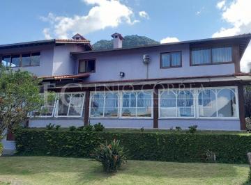Foto 01 · Espetacular Casa em Condomínio à Venda em Teresópolis-RJ, Bairro Comary: 4 Quartos, 2 Suítes, 3 Sala