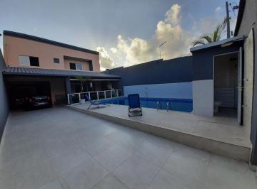Casa de 6 quartos, Itanhaém · Casa com 6 quartos e piscina em Itanhaém.