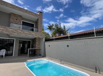 Casa · 146m² · 4 Quartos · Sobrado com 4 Quartos, Piscina e Suíte com Closet  – 400m da praia em Itapoá SC