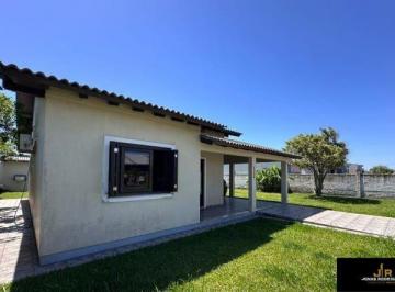 Casa · 120m² · 2 Quartos · 3 Vagas · Casa com anexo em bairro de moradores em Tramandaí