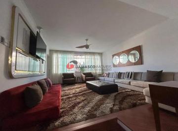 Casa · 237m² · 3 Quartos · 5 Vagas · Sobrado em Barcelona