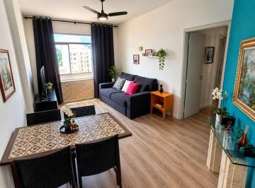 Apartamento de 2 quartos, Rio de Janeiro · Entre Flamengo e Laranjeiras. Sala 2 Quartos, suíte, dependência e vaga. 7 minutos ao metrô GARANTA