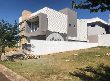 Casa · 265m² · 2 Quartos · 4 Vagas · Sobrado (triplex) - Condominio Felicita Parque Clube