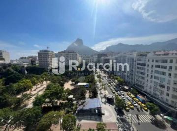 Apartamento · 71m² · 2 Quartos · 1 Vaga · Leblon Prime | Apartamento Reformado com Vista Panorâmica e Suíte Master