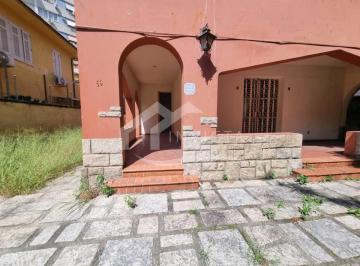 Casa · 401m² · 5 Quartos · 2 Vagas · Excelente casa com 5 quartos, sendo 1 suíte, além de 2 banheiros sociais.