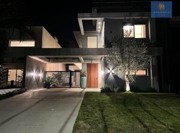 Casa · 214m² · 4 Quartos · 2 Vagas · Casa em Condomínio fechado em Capão da Canoa