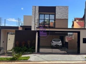 Casa · 226m² · 3 Quartos · Casa alto padrao com 3 suites porteira fechada a venda