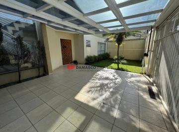 Casa · 250m² · 3 Quartos · 5 Vagas · Sobrado em Cerâmica