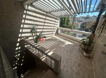 Casa · 178m² · 2 Quartos · 3 Vagas · Sobrado à venda com 178m² de área útil, 2 quartos, 3 vagas, próximo do Complexo