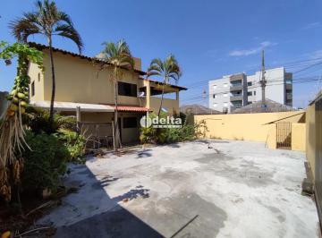 Casa · 375m² · 4 Quartos · 9 Vagas · Casa residencial com 4 quartos sendo 3 suítes disponível para venda no bairro Brasil em Uberlândia-M