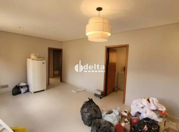 Apartamento · 117m² · 3 Quartos · 2 Vagas · Apartamento com 3 quartos sendo 1 suíte disponível para locação no bairro Santa Mônica em Uberlândia