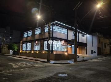 Comercial · 382m² · 3 Vagas · Prédio comercial disponível para locação no bairro Martins em Uberlândia-MG