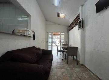 Casa · 300m² · 3 Quartos · 3 Vagas · Oportunidade - Casa com 3 Edículas - Parque Industrial - 216m².