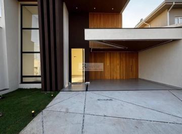 Casa · 3 Quartos · 4 Vagas · Casa de luxo em condomínio: 3 quartos, 3 suítes, 1 sala, 5 banheiros, 4 vagas no Residencial Evidênc