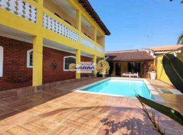 Casa de 3 quartos, Mongaguá · Sobrado à venda em Mongaguá com 3 dormitórios e Piscina!!!