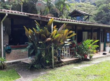 Casa de 5 quartos, São Sebastião · Casa à venda em Boiçucanga Estrada Beira Rio Amplo terreno com lago de peixes