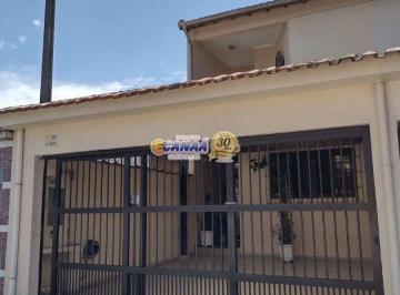 Casa de 2 quartos, Mongaguá · Lindo sobrado a venda em Mongaguá com ótima localização.