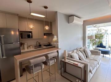 Sala e cozinha · Apartamento no Campo Belo com 70m², 2 quartos (1 suíte), 2 vagas