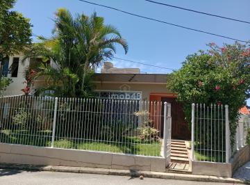 Casa · 245m² · 6 Quartos · 2 Vagas · Casa à Venda em Capoeiras, Florianópolis por R$ 890.000,00