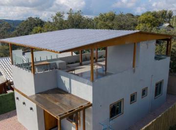 Casa de 3 quartos, Alto Paraíso de Goiás · ALUGO CASA LINDA E MODERNA 3 QUARTOS 1 SUÍTE ELDORADO, COM ROOFTOP