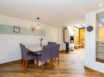 Casa · 175m² · 3 Quartos · 2 Vagas · VENDA DE IMÓVEL NO BAIRRO ÁGUA FRIA – URGENTE, URGENTE! Casa ampla com 1
