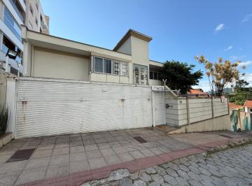 Casa · 435m² · 9 Quartos · 6 Vagas · Casa com 9 dormitórios sendo 3 suítes no Carvoeira, Florianópolis.