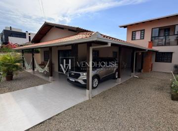 Foto 01 · Casa à venda em Barra Velha-SC, Itajuba: 3 quartos, 2 suítes, 2 salas, 4 banheiros, 2 vagas, 200m². 