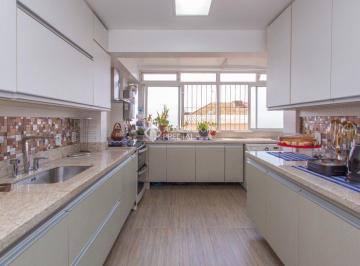 Apartamento · 185m² · 3 Quartos · 1 Vaga · Apartamento de 185 m² conta com 3 dormitórios, 1 banheiro social e 1 vaga de garagem- Menino Deus