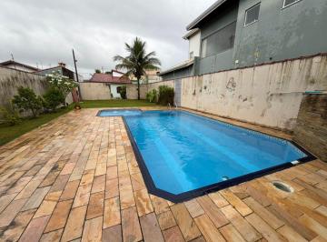 Casa de 3 quartos, Peruíbe · Casa com piscina e 3 quartos em Peruíbe.