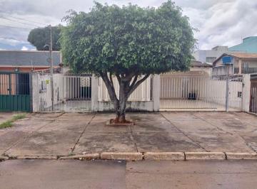 Casa de 3 quartos, Brasília · Casa de 03 quartos, sala, cozinha, 02 banheiros, área de serviço e garagem.
