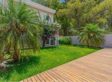 Casa · 131m² · 3 Quartos · 2 Vagas · Casa à venda com 3 quartos | 1 suíte com quintal gramado e AC 131,40 m² - Condomínio Bela Vista - C