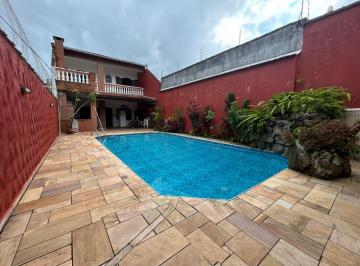 Casa de 4 quartos, Itanhaém · Casa com piscina e 4 quartos em Itanhaém.
