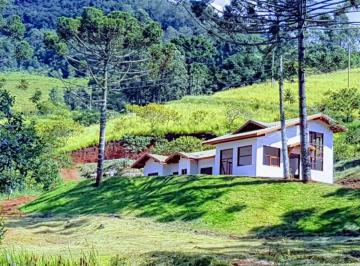 Rural de 3 quartos, Gonçalves · Casa dos sonhos em Gonçalves: Alto Padrão com Vista, Nascente, Riacho e Ótima Localização