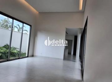 Casa · 360m² · 3 Quartos · 2 Vagas · Casa residencial com 3 quarto sendo suíte disponível para locação no Bairro Jardim Botânico em Uberl