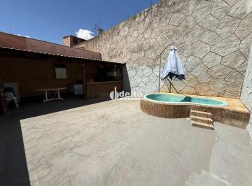Casa · 250m² · 2 Quartos · 3 Vagas · Casa residencial com 2 quartos sendo 1 suíte disponível para venda no bairro Pacaembu em Uberlândia-